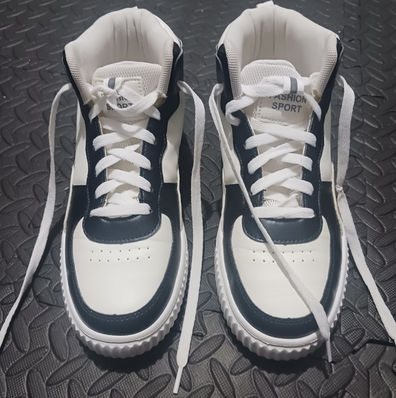 Men Fashion White & Black High top sneakers - Picture 2 of 16